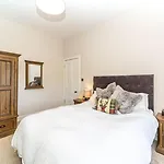 Montgomery Large 2 Bedroom Flat - 5 Mins Walk To City Centre