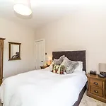 Montgomery Large 2 Bedroom Flat - 5 Mins Walk To City Centre