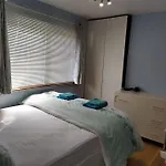 Studio Flat, Frequent Buses, 1-Minute Walk To Bus Stop, 15 Minutes To City Center