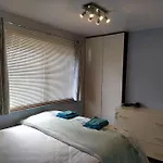 Studio Flat, Frequent Buses, 1-Minute Walk To Bus Stop, 15 Minutes To City Center