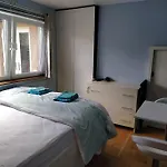 Studio Flat, Frequent Buses, 1-Minute Walk To Bus Stop, 15 Minutes To City Center
