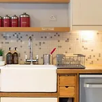 Beautiful 1 Bedroom Flat In Vibrant Stockbridge