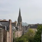 Arthurs Penthouse - Central Edinburgh Leith Walk 2-Storey Apartment - Free Parking & Fast Wifi