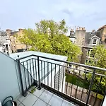 Arthurs Penthouse - Central Edinburgh Leith Walk 2-Storey Apartment - Free Parking & Fast Wifi