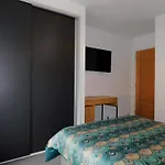 Beautiful Meadowbank Apartment With On-Street Parking