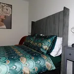 Beautiful Meadowbank Apartment With On-Street Parking