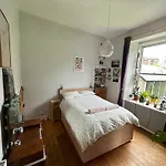 Quirky Apartment In Leith