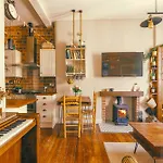 Charming City Centre Flat With Warmth & Character