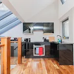 Stylish City Centre 2 Bed House - Amazing Location