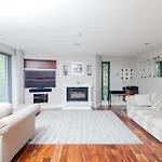 Stylish City Centre 2 Bed House - Amazing Location
