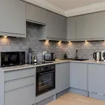Dragon Suites - Edinburgh City Centre 2 Bed Apartment