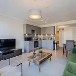 Dragon Suites - Edinburgh City Centre 2 Bed Apartment