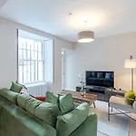 Dragon Suites - Edinburgh City Centre 2 Bed Apartment