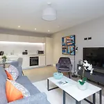 Dragon Suites - Edinburgh City Centre 2 Bed Apartment