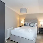 Dragon Suites - Edinburgh City Centre 2 Bed Apartment