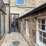 Dragon Suites - Edinburgh City Centre 2 Bed Apartment