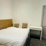 Cozy Edinburgh Apartment Escape