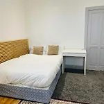 Cozy Edinburgh Apartment Escape