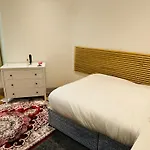 Cozy Edinburgh Apartment Escape