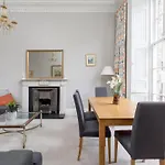 Light And Spacious 2 Bedroom Flat In Heart Of Edinburgh