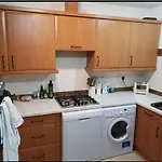 3 Double-Bed Georgian Apartment In Prime Location