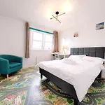 Modern And Spacious Double&King Bedrooms Both With Private Bathrooms