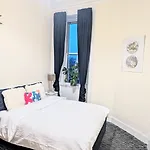 Sunny Haymarket Room Edinburgh