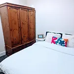 Sunny Haymarket Room Edinburgh