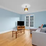 Guestready - Light & Airy Apartment In New Town