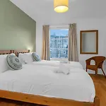 Guestready - Light & Airy Apartment In New Town