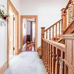 Lady Road Apartment