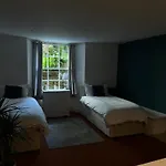 3 Bedroom Flat, Newtown