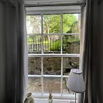 3 Bedroom Flat, Newtown