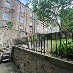 3 Bedroom Flat, Newtown
