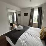 Two Bedroom Flat Close To Meadows With Free Parking