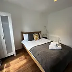 Two Bedroom Flat Close To Meadows With Free Parking