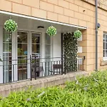Modern Edinburgh 2 Bed Residence