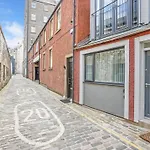 Stylish Mews House Old Town 1-Br Apartment With Parking