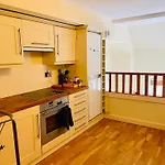 Edinburgh City Centre Duplex Apartment With Stunning City Skyline Views
