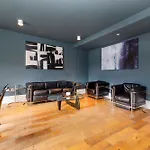 Joivy Spacious 2Br Apt, Moments From West End