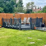 Crewe Apartment - 2 Bed, Free Off Street Parking And Private Garden
