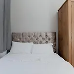 Bright And Homely Apartment Near Holyrood - City Centre