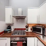 Warm Apartment By Holyrood Palace!