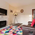 2 Bed Property, Sleeps 5, Free Parking, Near City Centre