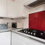 2 Bed Property, Sleeps 5, Free Parking, Near City Centre