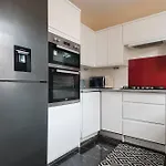 2 Bed Property, Sleeps 5, Free Parking, Near City Centre