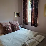 Dean Village Cottage