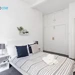2 Bed Apartment - 7 Min Walk Train Station