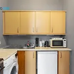 2 Bed Apartment - 7 Min Walk Train Station
