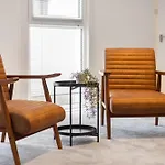 Stylish 3Bed House Near Airport